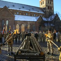 Foto: Rīgā piemin 1991. gada barikāžu notikumus