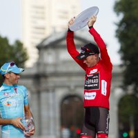 Horners 41 gada vecumā triumfē 'Vuelta Espana' velobraucienā