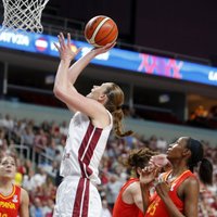 Latvijas basketbolistes mačā pret Spāniju pamodās par vēlu, secina Brumermane