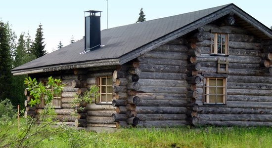 Iedvesma sapņu mājai: omulīgi guļbaļķu namiņi