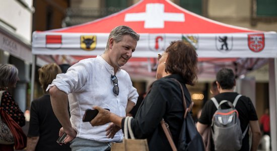 Šveices parlamenta vēlēšanās uzvar SVP, liecina sākotnēji rezultāti