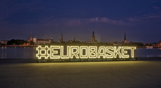 Foto: Gadu pirms "EuroBasket 2025" sākuma Rīgā atklāj turnīra simbolu