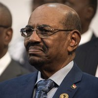 Sudānas eksprezidents Baširs apsūdzēts par protestētāju nogalināšanu