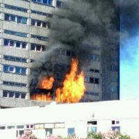 Imantā izcēlies ugunsgrēks bijušās Radio rūpnīcas ēkā