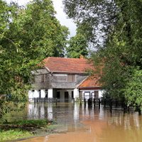 Liepājas pusē nedēļas nogalē applūduši māju pagrabi un ceļi