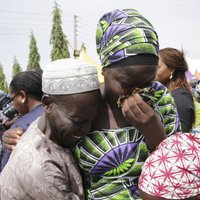 Foto: No 'Boko Haram' gūsta Nigērijā atbrīvotas 82 meitenes