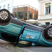 Koplietošanas auto negadījumus Latvijā izraisa biežāk nekā parastie auto, norāda apdrošinātāji