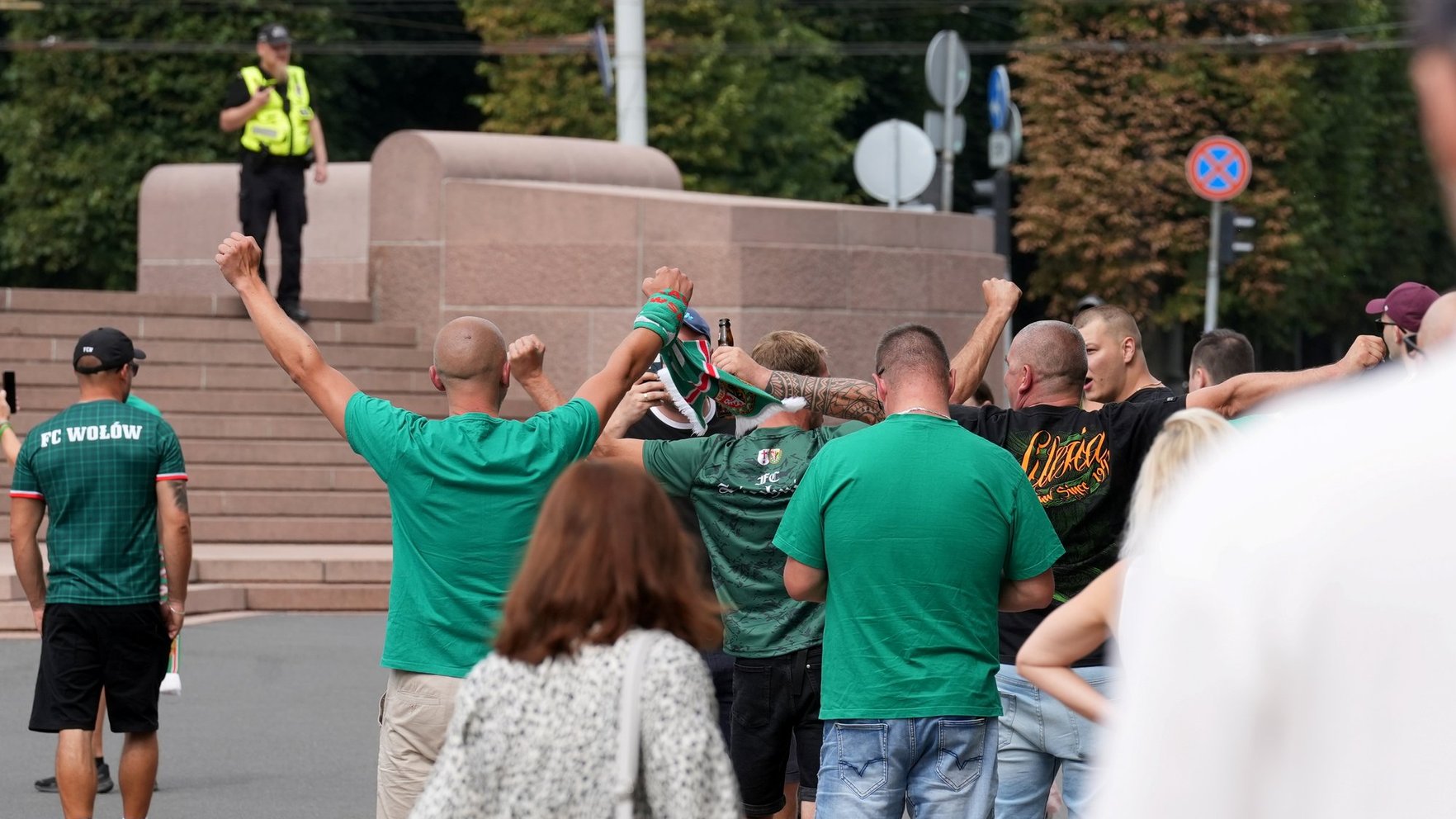 Polijas futbola līdzjutēji traucējuši sabiedrisko kārtību un lietojuši narkotikas