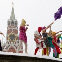 В Петербурге художник зашил себе рот в поддержку Pussy Riot