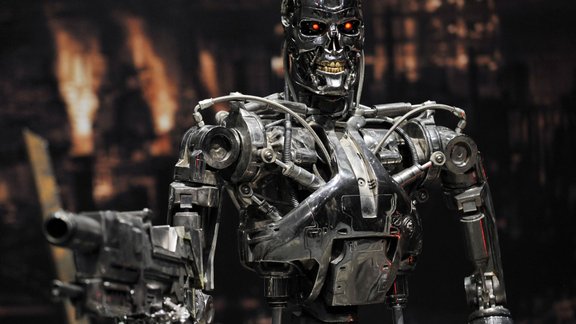 terminator robot T-800 kiborg