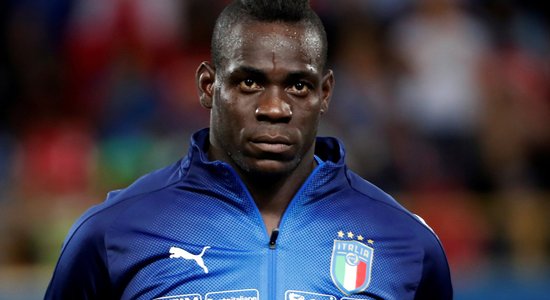 Balotelli liekā svara dēļ atskaitīts arī no Nicas kluba komandas