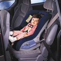 Tas notiek zibenīgi – pediatre brīdina par mazuļu pārkaršanas iespēju automašīnā