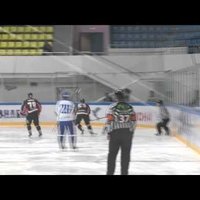 Video: Hokejista veselības problēmu dēļ aptur 'Avangard' un 'Ņeftehimik' spēli