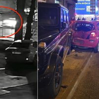 Video: Rīgas centrā policijas auto ietriecas 'Bolt' kurjera auto sānos