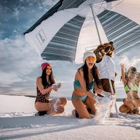 Девушки в бикини, солнце и море снега: Как Россия рекламирует отдых в Сибири (ФОТО)