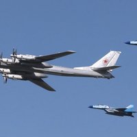 Krievijas bumbvedēju pie Japānas pavada 13 Japānas un Dienvidkorejas iznīcinātāji