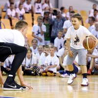 ФОТО: Юные баскетболисты со всей Латвии встретились с Порзиньгисом