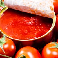 Konservēti tomāti ātrām darbdienu vakariņām: sešas garšīgas receptes