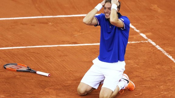  France Nicolas Mahut reacts after winning Davis Cup