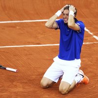 ВИДЕО: Невероятное спасение французского теннисиста на трибунах