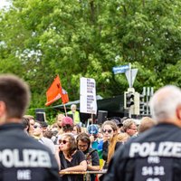 Vācijas žurnālisti pieprasa aizsardzību pret galēji labējiem ekstrēmistiem