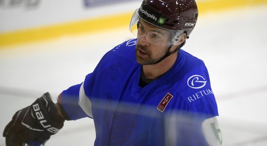 Сборная Латвии по хоккею перед Олимпиадой в Пекине может потерять одного из ведущих игроков