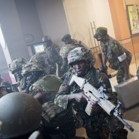 Terorakts Nairobi: lielveikalā joprojām iesprostots nezināms skaits ķīlnieku