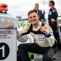'Brīnišķīga iespēja pamosties no ziemas miega' – Zviedris ar 'Porsche' debitēs prestižajā izturības čempionātā