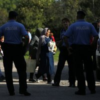 Pēc Ungārijas robežas slēgšanas bēgļi sāk ierasties Horvātijā