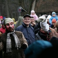 Padomi, kā meitām mārtiņdienā prognozēt brūtgānu latviešu stilā