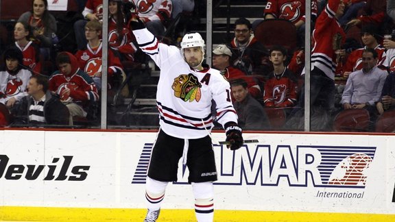 Chicago Blackhawks left wing Patrick Sharp