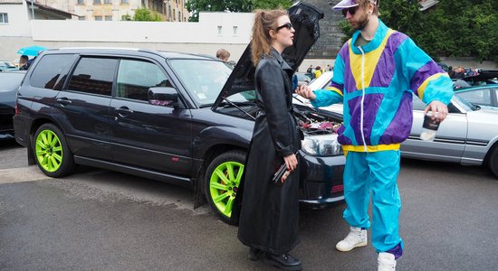 Foto: Āgenskalna tirgū pulcējušies klasiskie japāņu auto