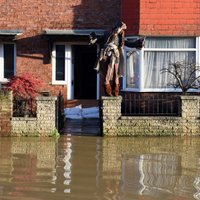 Lielbritānijā plūdu dēļ evakuēti simtiem cilvēku (plkst. 21:30)