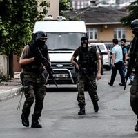 Uzbrukumos Turcijas dienvidaustrumos nogalināti 12 cilvēki