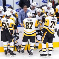 Bļugera 'Penguins' nepagarina līgumus ar trīs galvenā trenera asistentiem
