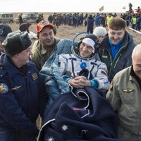 Trīs astronauti pēc 115 dienu ilgas misijas SKS atgriežas uz Zemes
