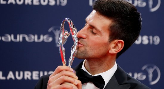 Džokovičs atzīts par 'Laureus' gada labāko sportistu un ķer rokā Federeru