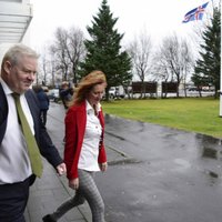 Pēc parlamenta vēlēšanām atkāpjas Islandes premjers