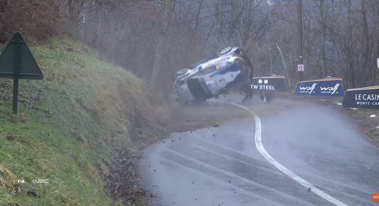 Video: WRC pilots Suninens sezonu sāk ar akrobātisku kūleni