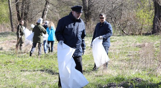 Foto: Levitu pāris un paralimpieši talko Bišumuižā; Staķis un RNP – Grāpju pussalā