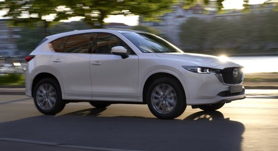 Modernizētā 'Mazda CX-5' ieguvusi vairākus vizuālā noformējuma variantus