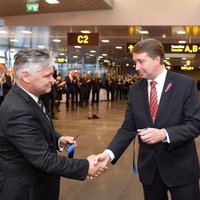Foto: Rīgas lidostā atklāj par 26 miljoniem eiro izveidoto jauno Ziemeļu piestātni