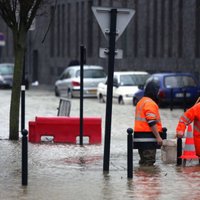 ФОТО: во Франции — наводнение, в Сербии — рекордные снегопады