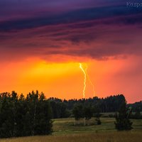 Krāšņi foto: Zibens šautru izgaismotas debesis Latvijā