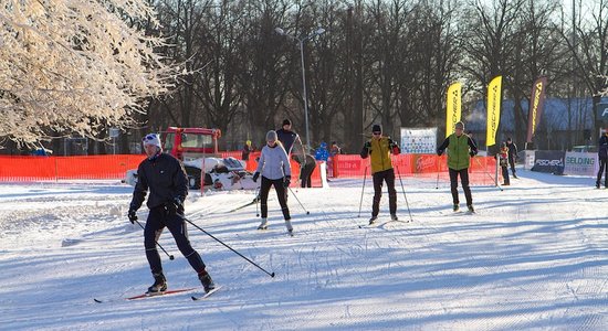 Arī šogad Uzvaras parkā būs slēpošanas trase