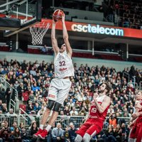 Latvijas basketbola izlase svarīgā PK kvalifikācijas mačā uzvar Turciju
