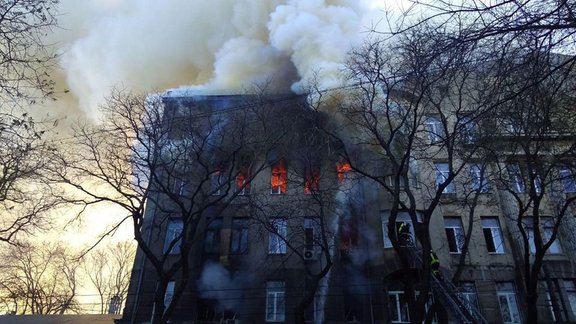 ВИДЕО. Пожар в центре Одессы: выгорело 4 тысячи квадратных метров, 21 человек пострадал, один погиб