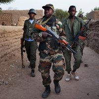 Sadursmēs Mali nogalināti deviņi karavīri