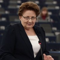 Страуюма сообщила Юнкеру о решении Латвии не поддерживать квоты на беженцев