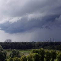 Latvijā daudzviet pērkona negaisi; iespējama krusa